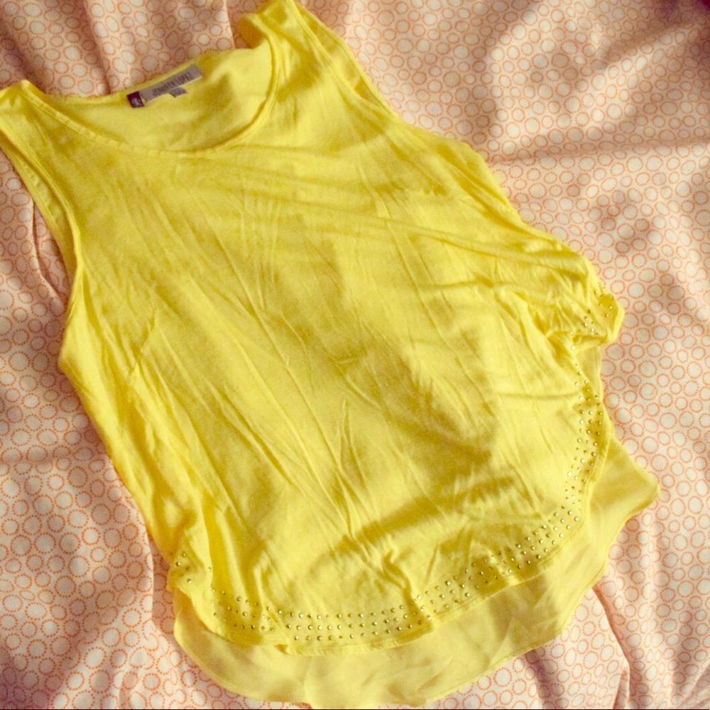 Yellow split-back tank